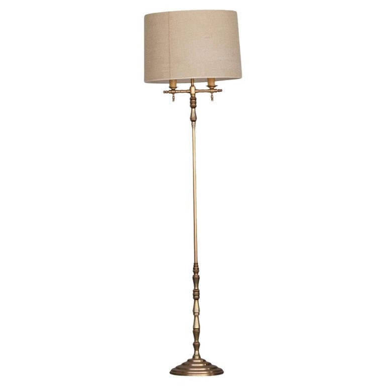 Hollywood Regency Gold-Plated Bronze Floor Lamp: Hollywood Regency gold-plated bronze lamp with heavy Art Deco influence accents. Like the stars and furniture designers in Hollywood during the 1930s, this lamp brings the glamour and glitz in a big w
