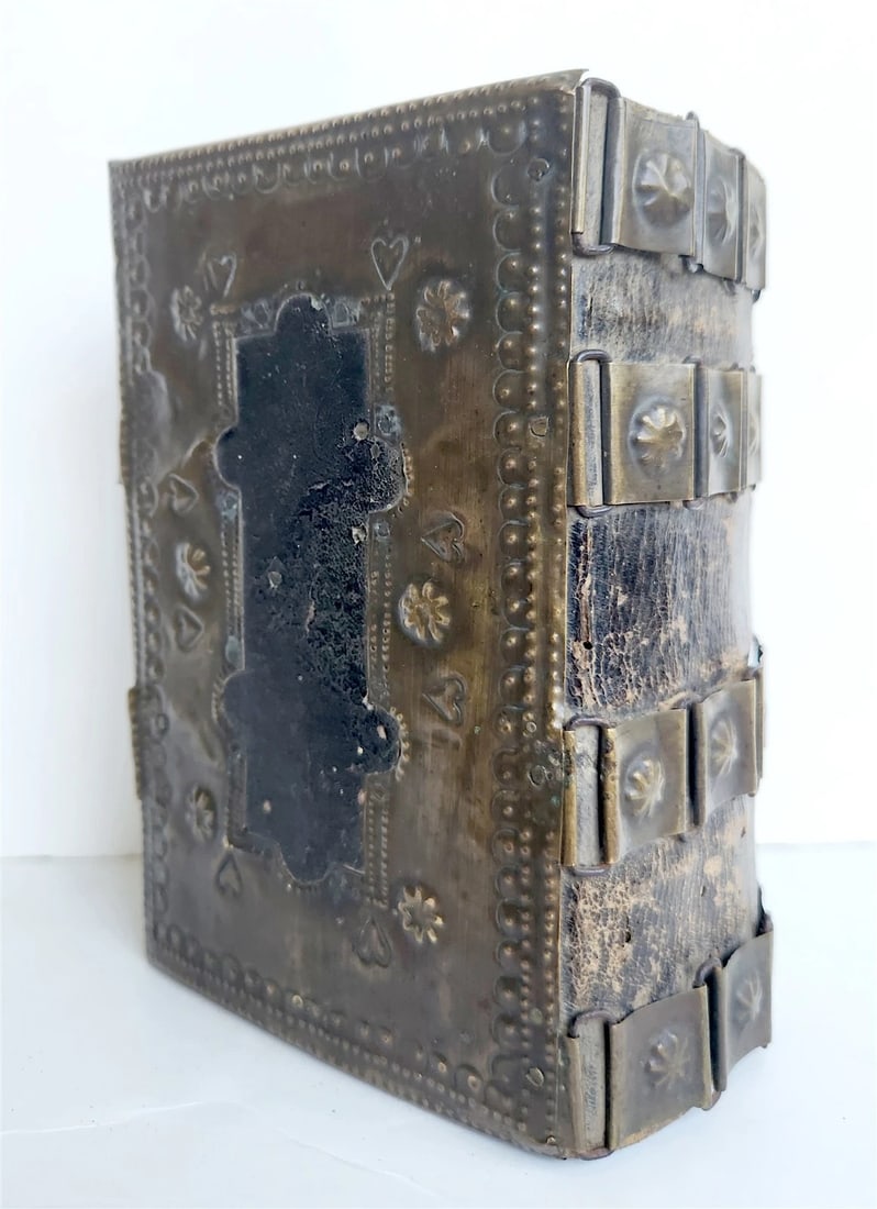 1803 DEVOTIONAL BOOK in CZECH LANGUAGE antique DECORATIVE BRASS BINDING w/CLASPS: Title: 1803 DEVOTIONAL BOOK in CZECH LANGUAGE antique DECORATIVE BRASS BINDING w/CLASPS Description: Chitara Sanctorum [bound with] Phiala Sanctorum. Bratislava, 1803 Original embossed brass over leat