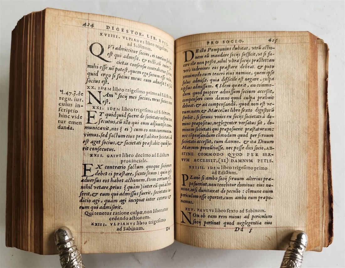 1581 LAW BOOK DIGESTORUM Corpus iuris civilis antique HERALDIC BINDING - 8