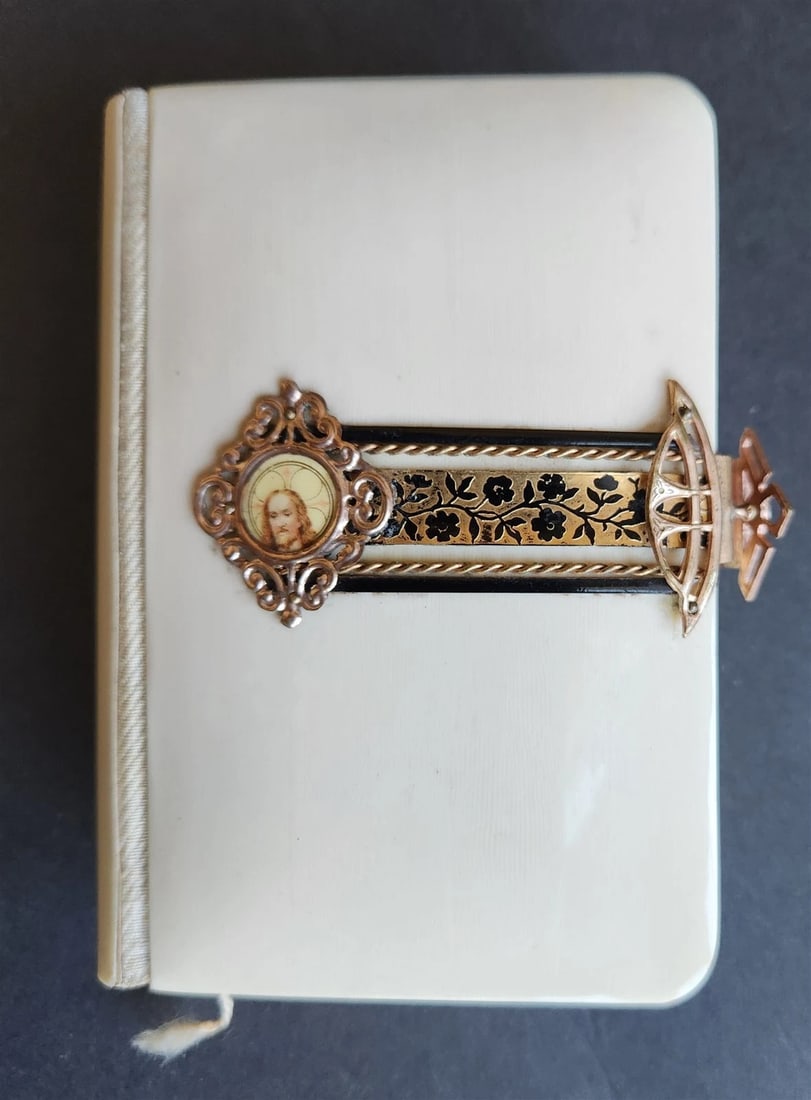 1899 PRAYER BOOK in GERMAN antique NICE BINDING w/ APPLIED CROSS DECORATION - 5