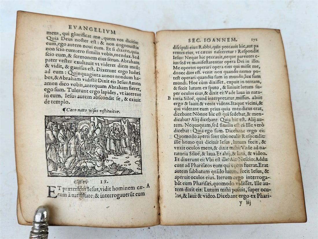 16th century BIBLE in LATIN ILLUSTRATED antique pocket size NEW TESTAMENT - 13