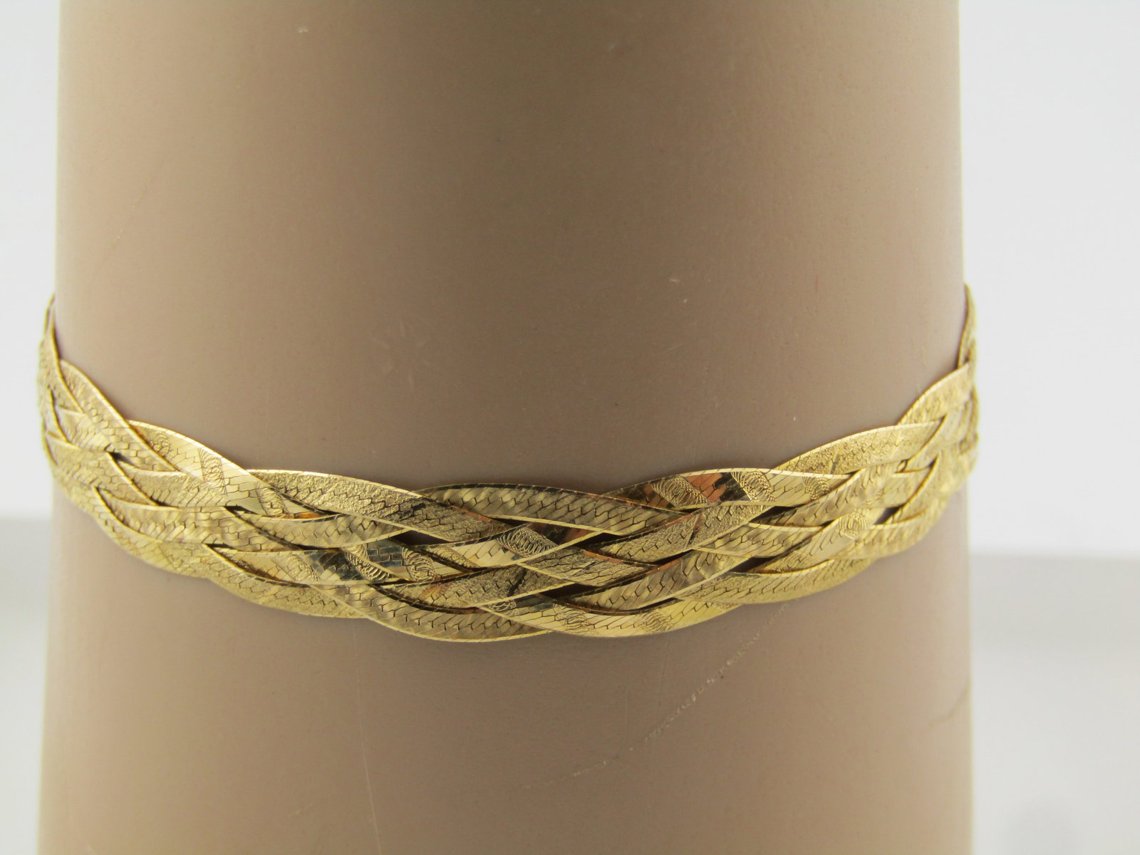Vintage 14kt Braided Herringbone Bracelet, Five Strands, 7", 9mm, 1990's: Title:Vintage 14kt Braided Herringbone Bracelet, Five Strands, 7", 9mm, 1990's Description:Vintage 14kt Braided Herringbone Bracelet, Five Strands, 7", 9mm, 1990's. Reversible with one side having