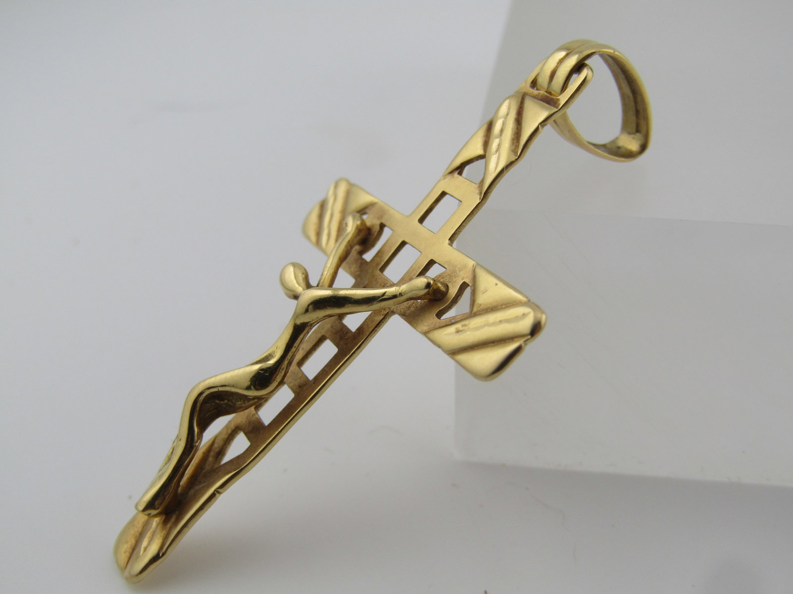 Vintage 18kt Modern Crucifix, 1970's-1980's - 2