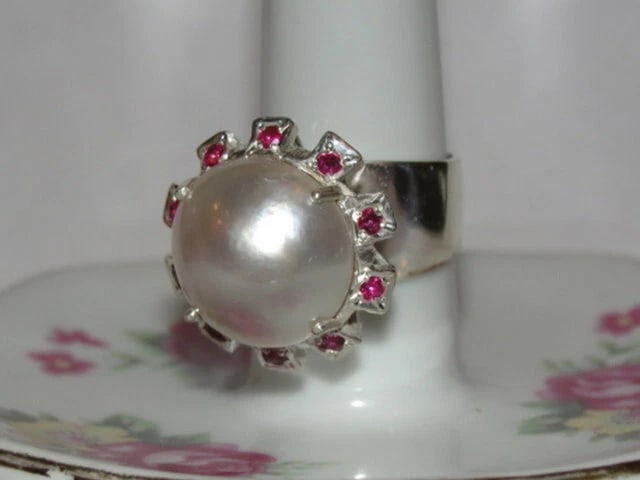 Sterling Silver Mabe Pearl and Ruby Cocktail Ring Alberto Juan - 2