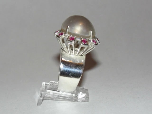 Sterling Silver Mabe Pearl and Ruby Cocktail Ring Alberto Juan - 4