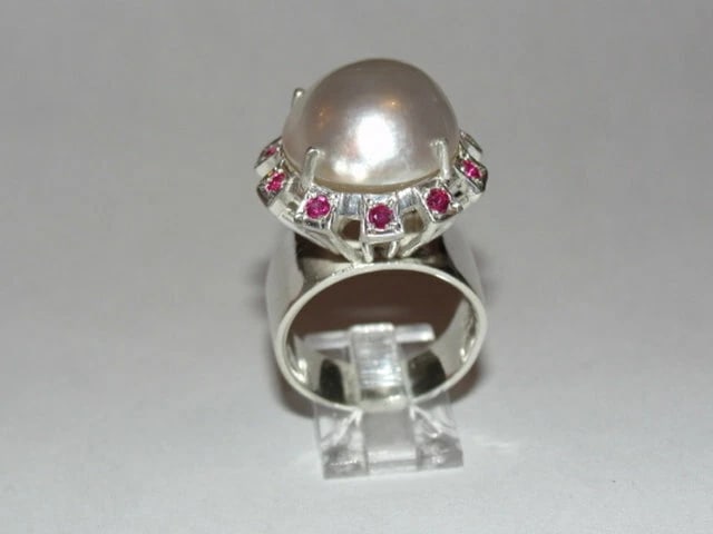 Sterling Silver Mabe Pearl and Ruby Cocktail Ring Alberto Juan - 5