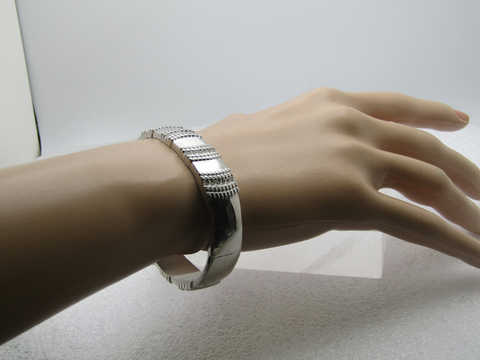 Vintage Hinged Bangle Bracelet, 6.5" 1980's-1990's - 5
