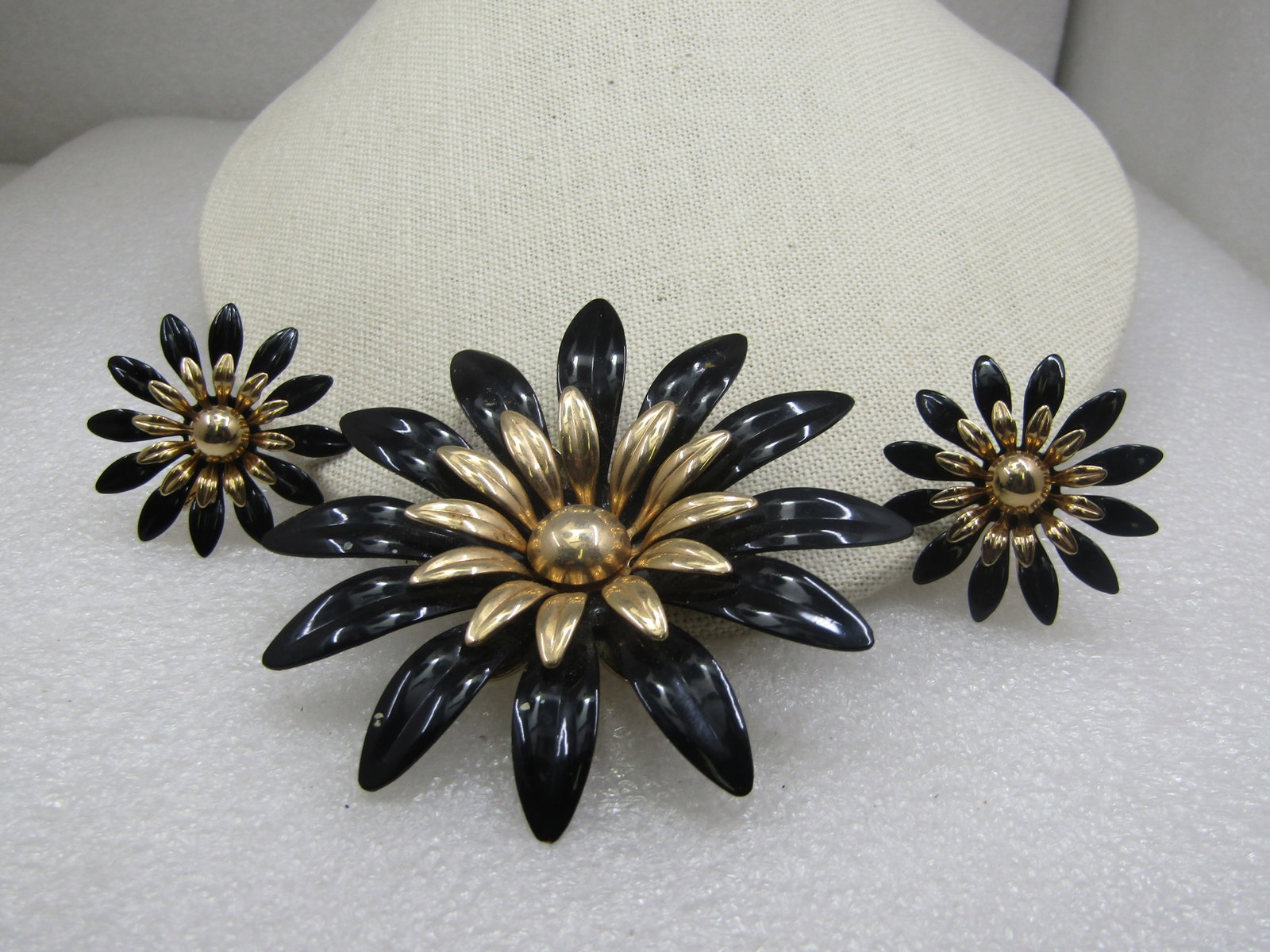 Vintage Black & Gold Floral Brooch & Earrings Set, 1970's, Signed - 3