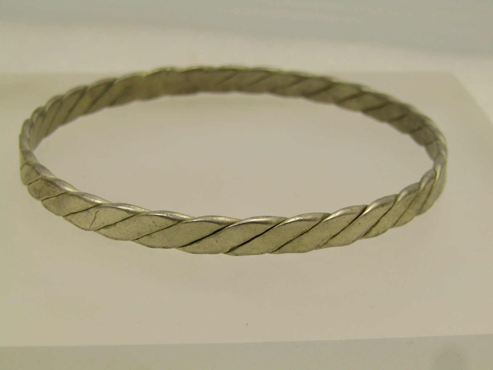Vintage Silver Bangle Bracelet, 8", Marked Taxco, Mexico, 1980's-1990's: Title: Vintage Silver Bangle Bracelet, 8", Marked Taxco, Mexico, 1980's-1990's Description: Vintage Silver Bangle Bracelet, 8", Marked Taxco, Mexico, 1980's-1990's. This is appx. 5.5mm wide with a