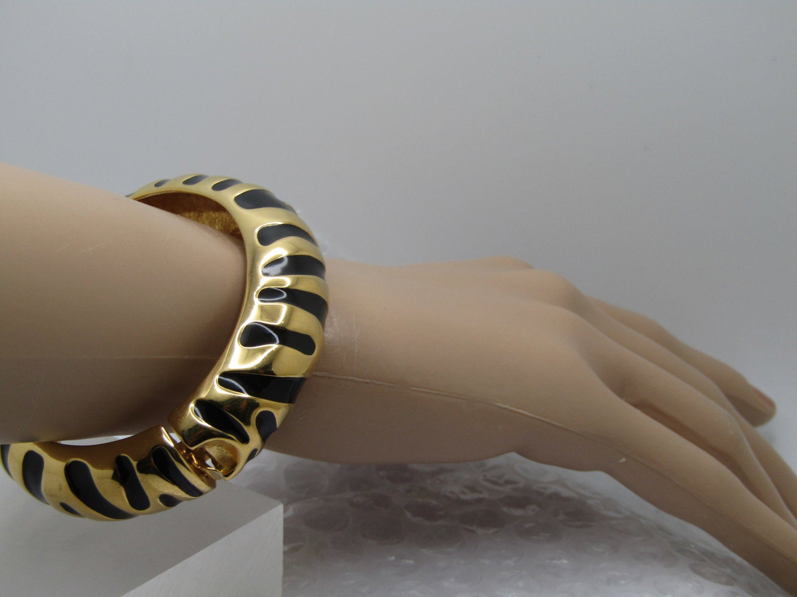 Vintage Joan Rivers Tiger Striped Bracelet, Hinged Bangle, 6.75" - 1990's - 2000's - 7