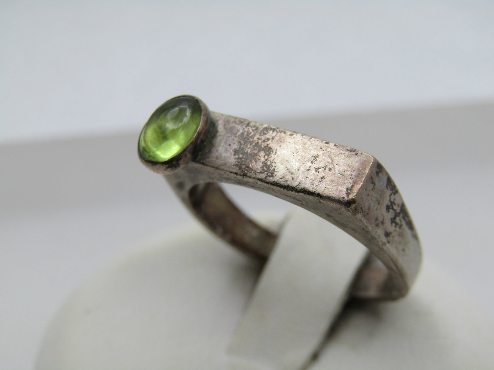 Vintage Sterling Peridot Mod Ring, Sz. 7 Flat Top, 1970's-1980's - 3