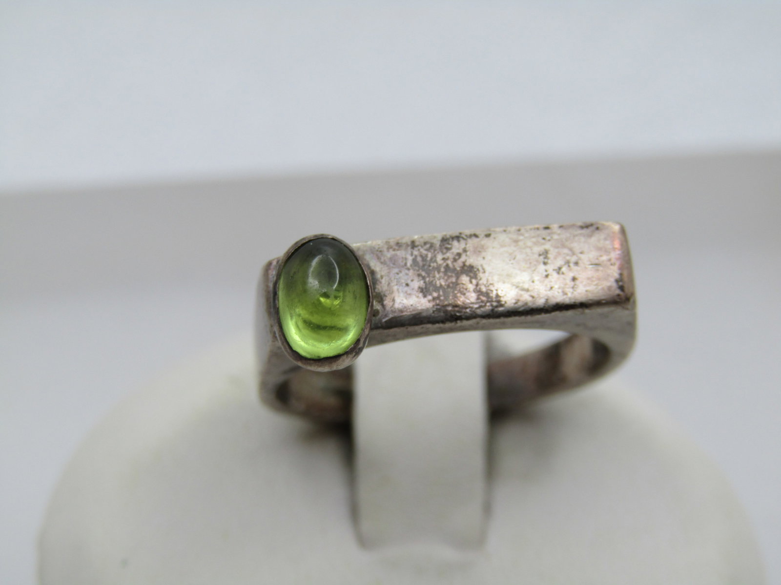 Vintage Sterling Peridot Mod Ring, Sz. 7 Flat Top, 1970's-1980's - 4