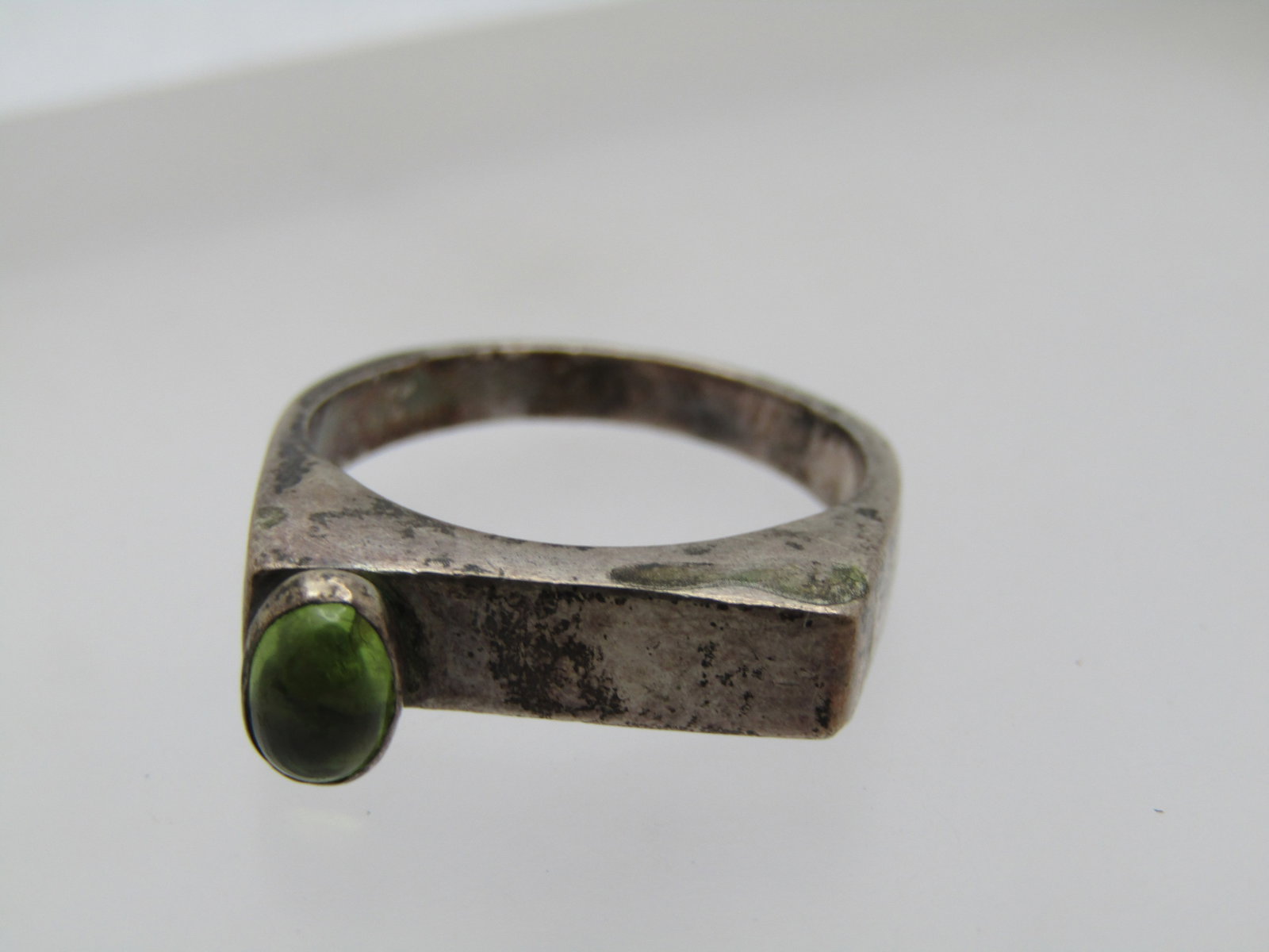 Vintage Sterling Peridot Mod Ring, Sz. 7 Flat Top, 1970's-1980's - 5