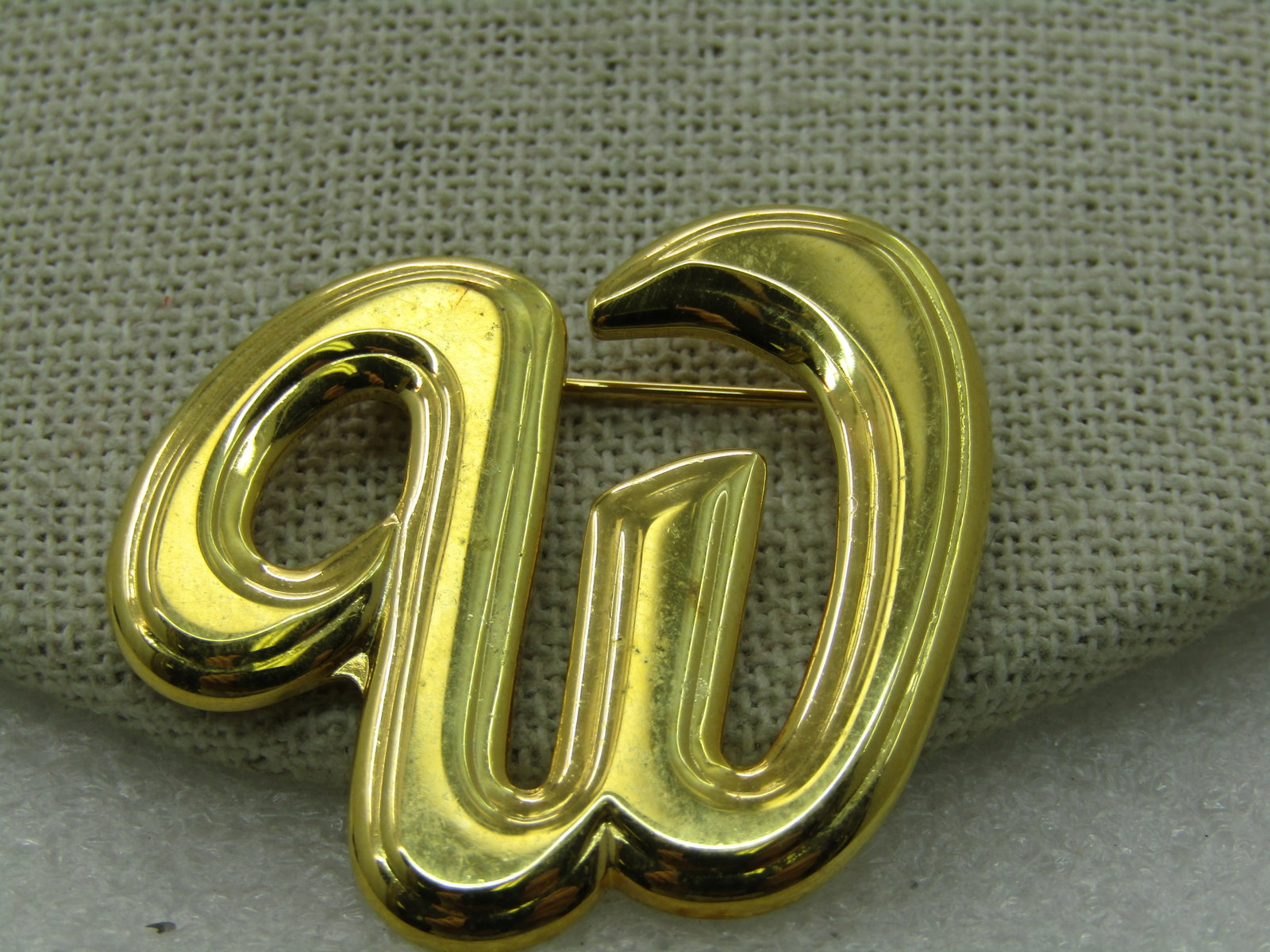 Vintage Initial W Brooch, Gold Tone, 1.5" (1 of 5)