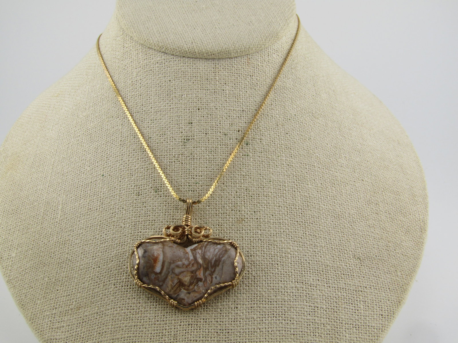 Vintage Brown Agate/Jasper Heart Wrapped Pendant, 10kt-14kt Gold Filled, 1980's-1990's: Title: Vintage Brown Agate/Jasper Heart Wrapped Pendant, 10kt-14kt Gold Filled, 1980's-1990's Description: Vintage Brown Agate/Jasper Heart Wrapped Pendant, 10kt-14kt Gold Filled, 1980's-1990's. The p