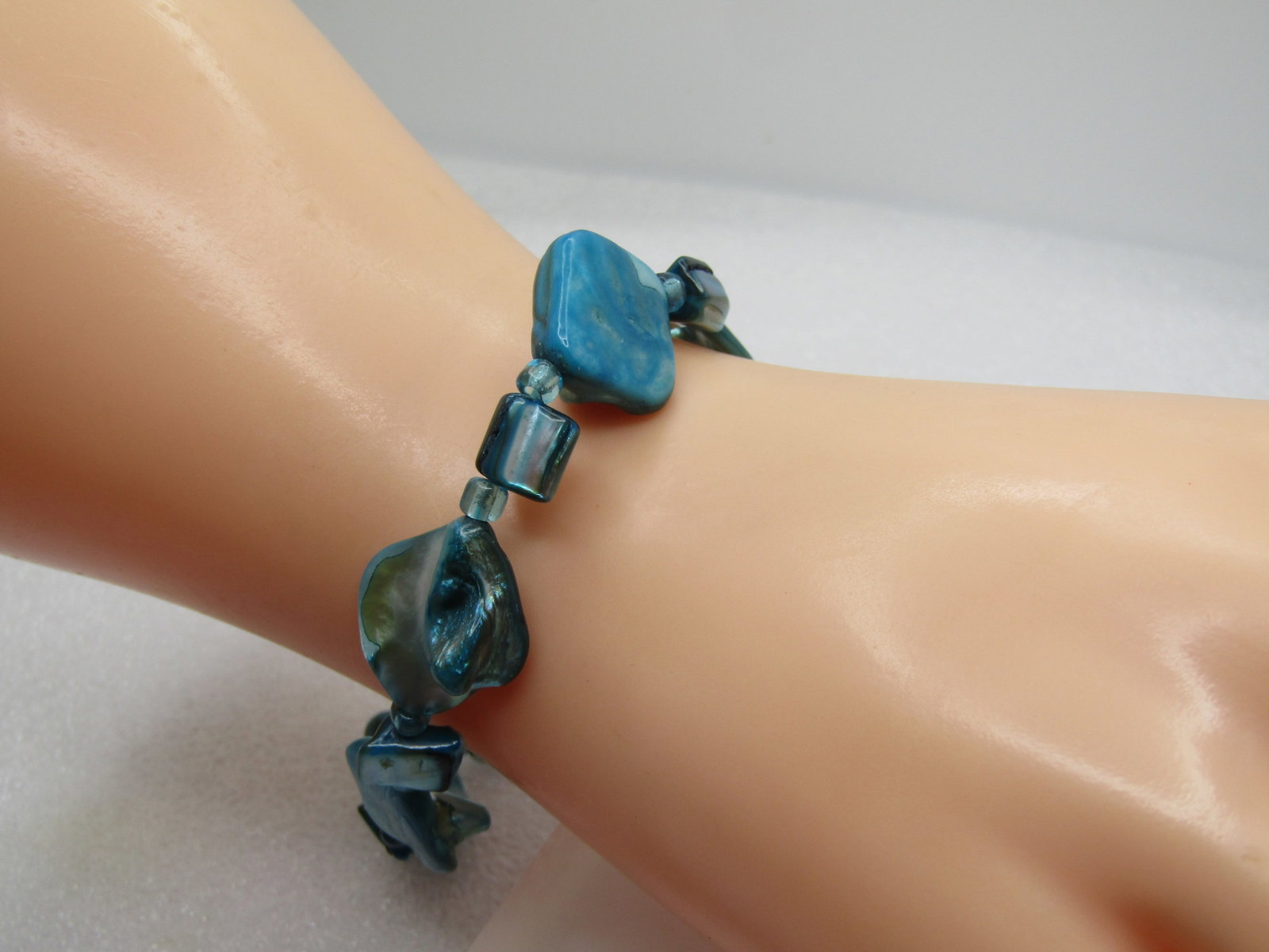 Aqua Dyed Mother-of-Pearl Bracelet, Stretch 7"-8.75", 1990's - 5