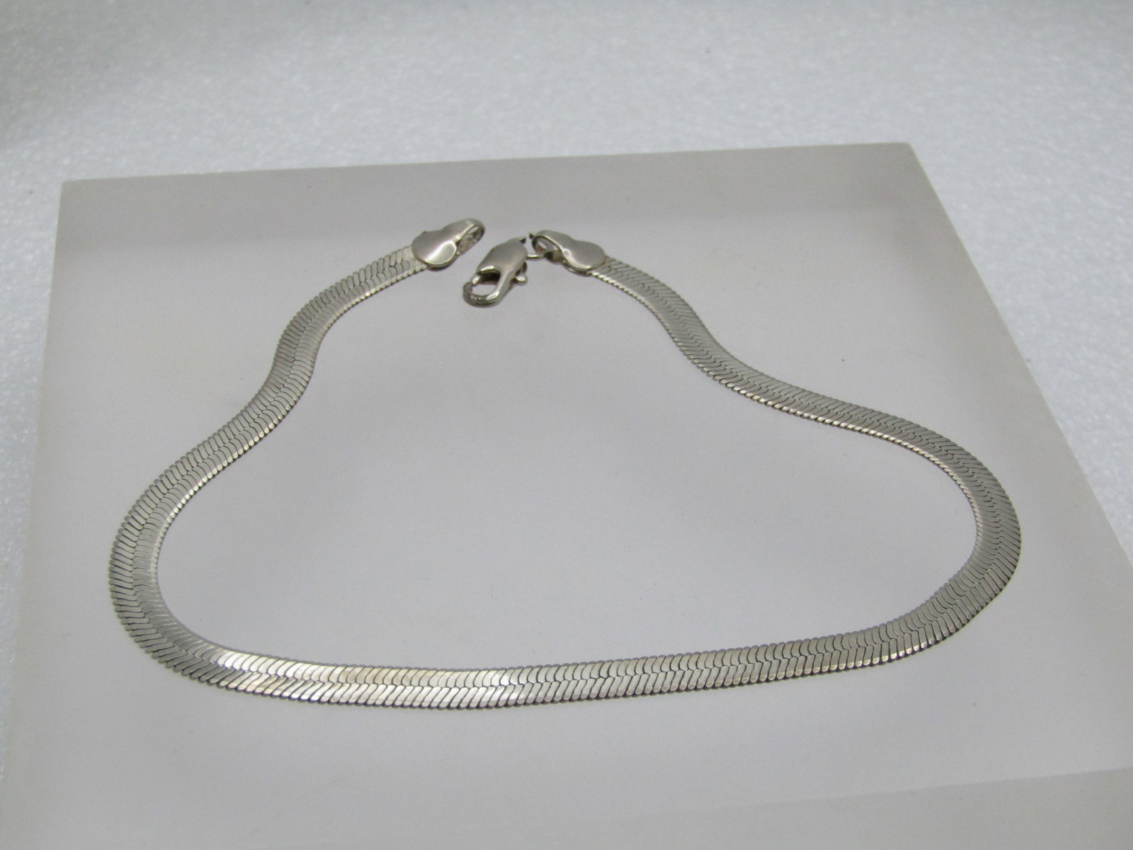 Vintage 4.5mm Herringbone Bracelet, 10", Unisex: Title: Vintage 4.5mm Herringbone Bracelet, 10", Unisex Description: Vintage 4.5mm Herringbone Bracelet/Anklet , 10", Unisex. Lobster clasp. This is silver tone. It is not marked or signed.