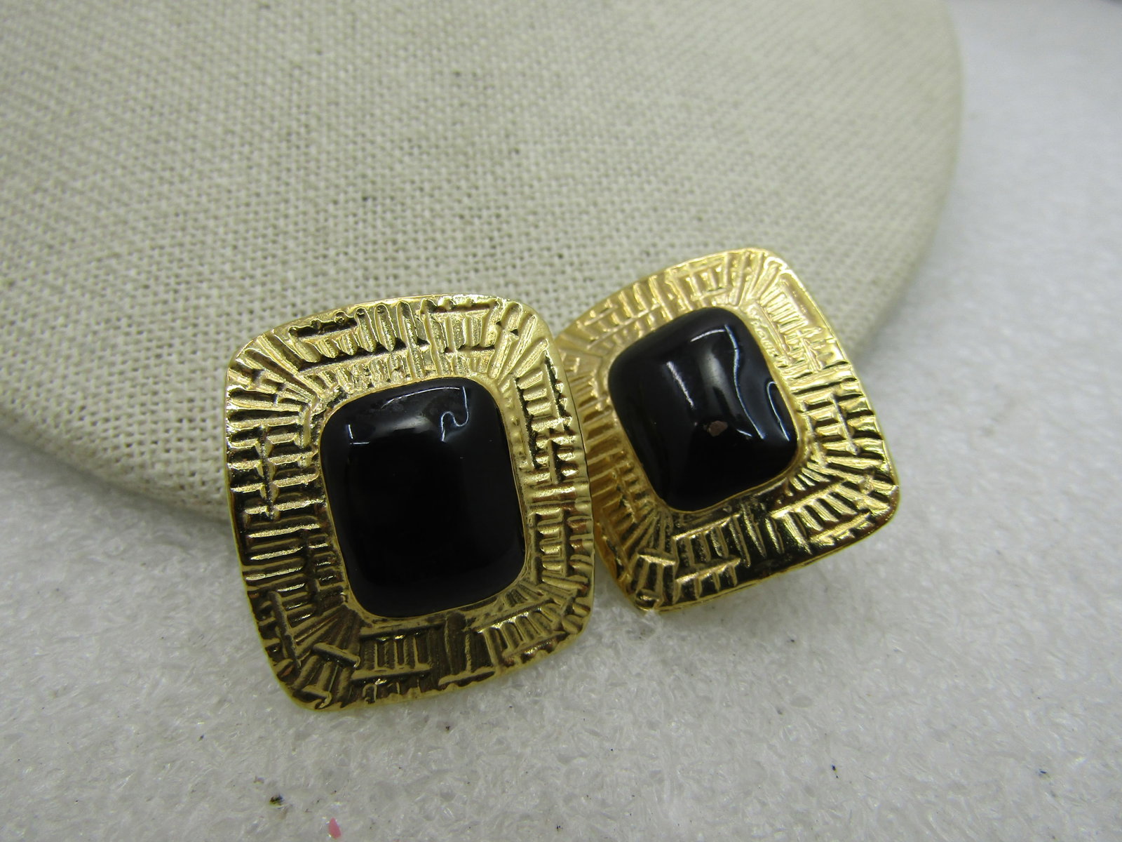 Vintage Goldtone Black Rectangular Clip Earrings, 1980's. - 2