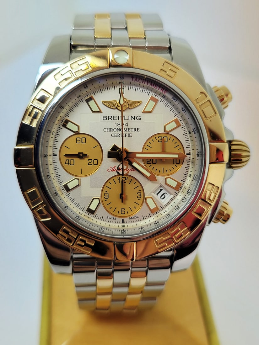 S/Steel & 18k BREITLING CHRONOMAT Chronograph Automatic 41 mm Watch CB0140 EXLNT: S/Steel & 18k BREITLING CHRONOMAT Chronograph Automatic 41 mm Watch CB0140 in Excellent Condition This Men's BREITLING watch is Swiss made. Great present for yourself or someone you love! * Stainless 