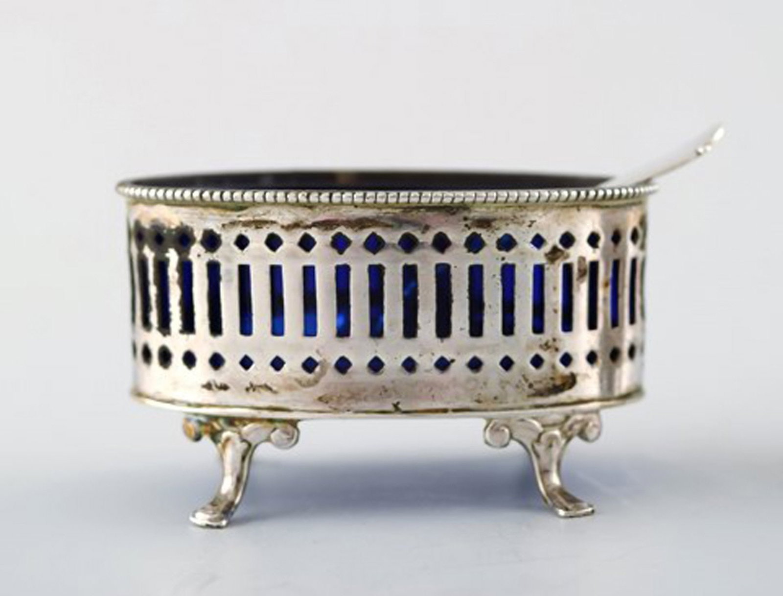 Three Danish salt jars in silver with blue glass inserts and salt spoons. - 4