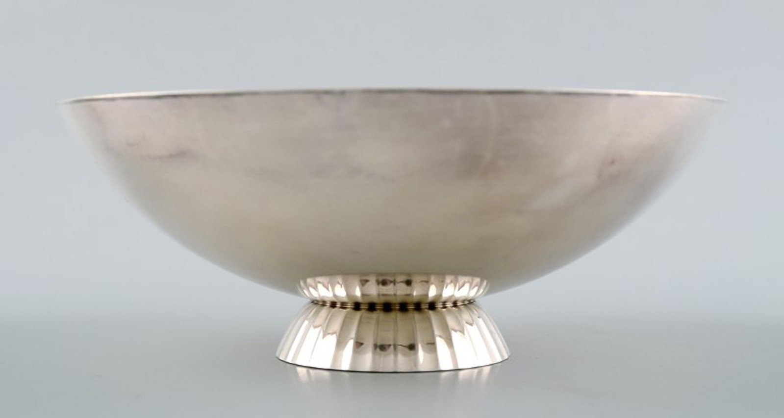 Georg Jensen. Sigvard Bernadotte (1907-2002). Modern sterling silver bowl, dessin no. 823 (1 of 5)