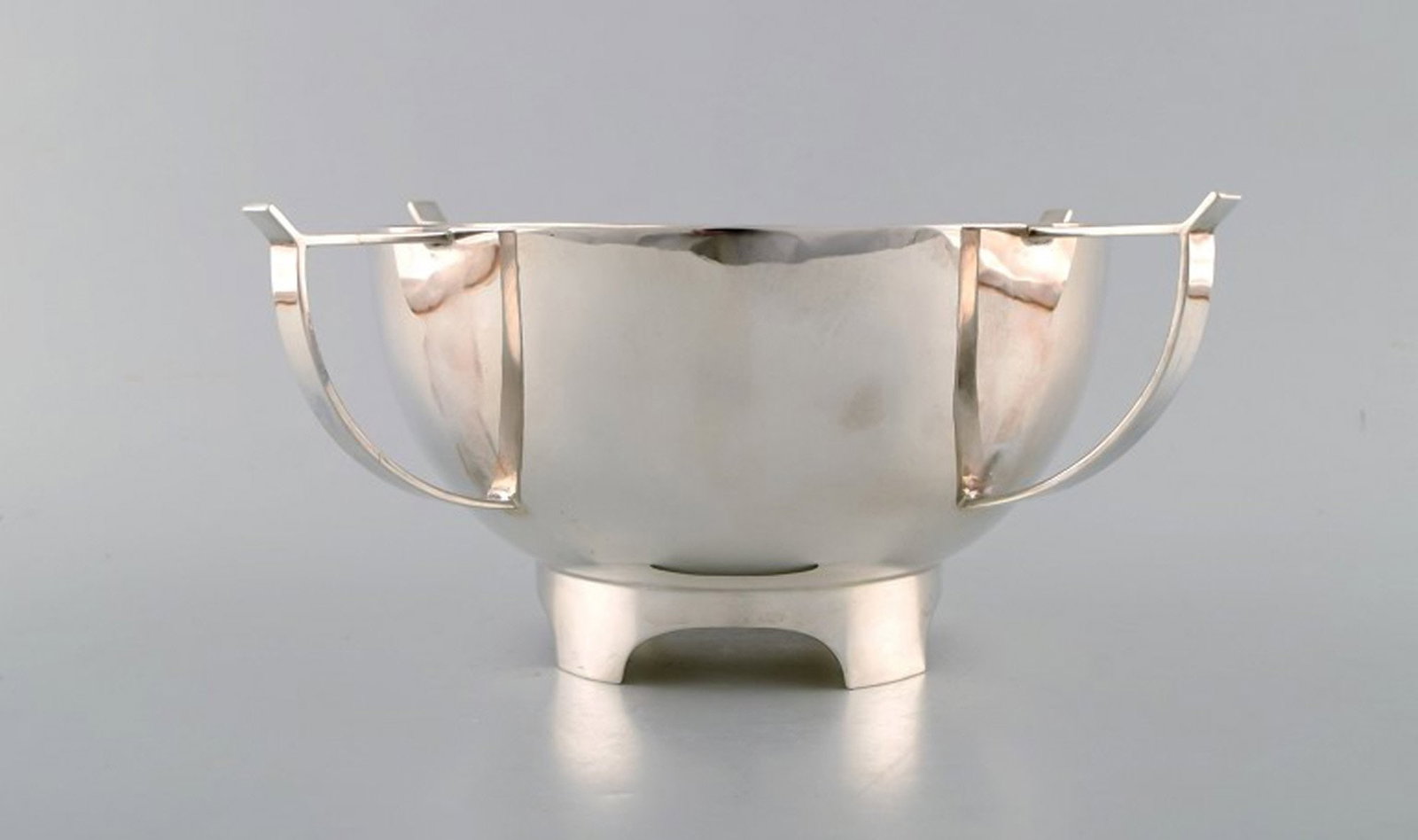 Henry Wilkinson. English silversmith, Sheffield. Modernist silver bowl on foot with handles. 1930 / (1 of 5)