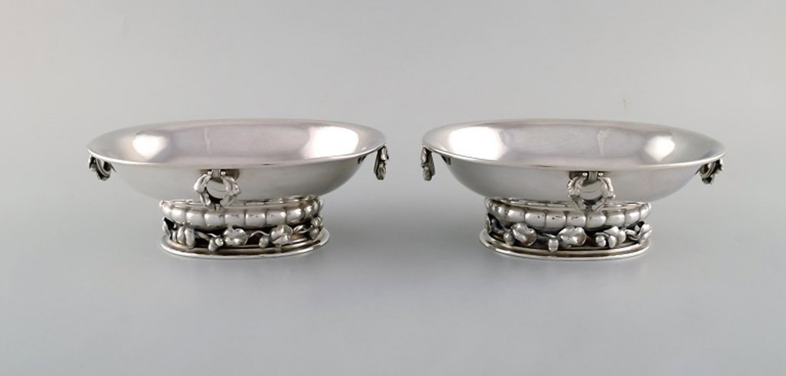 A pair of rare Georg Jensen jardiniere in sterling silver. The bowl is raised on leaves and acorns.: Title:A pair of rare Georg Jensen jardiniere in sterling silver. The bowl is raised on leaves and acorns. Designed by Georg Jensen. Model Number 296D. Dated 1925-32. Description:A pair of rare Georg