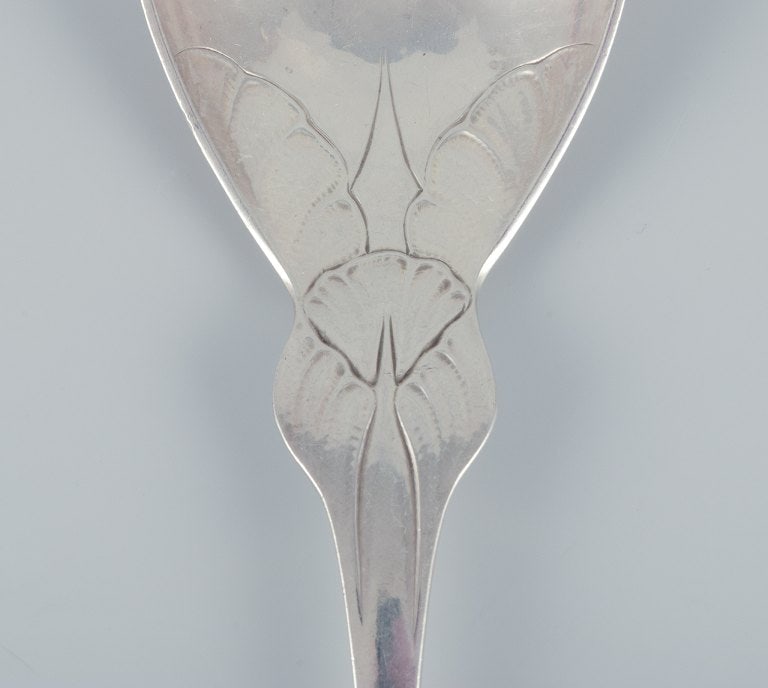 Early and rare Georg Jensen "Ornamental" pattern serving-fork chased with foliage and with a spiral - 4