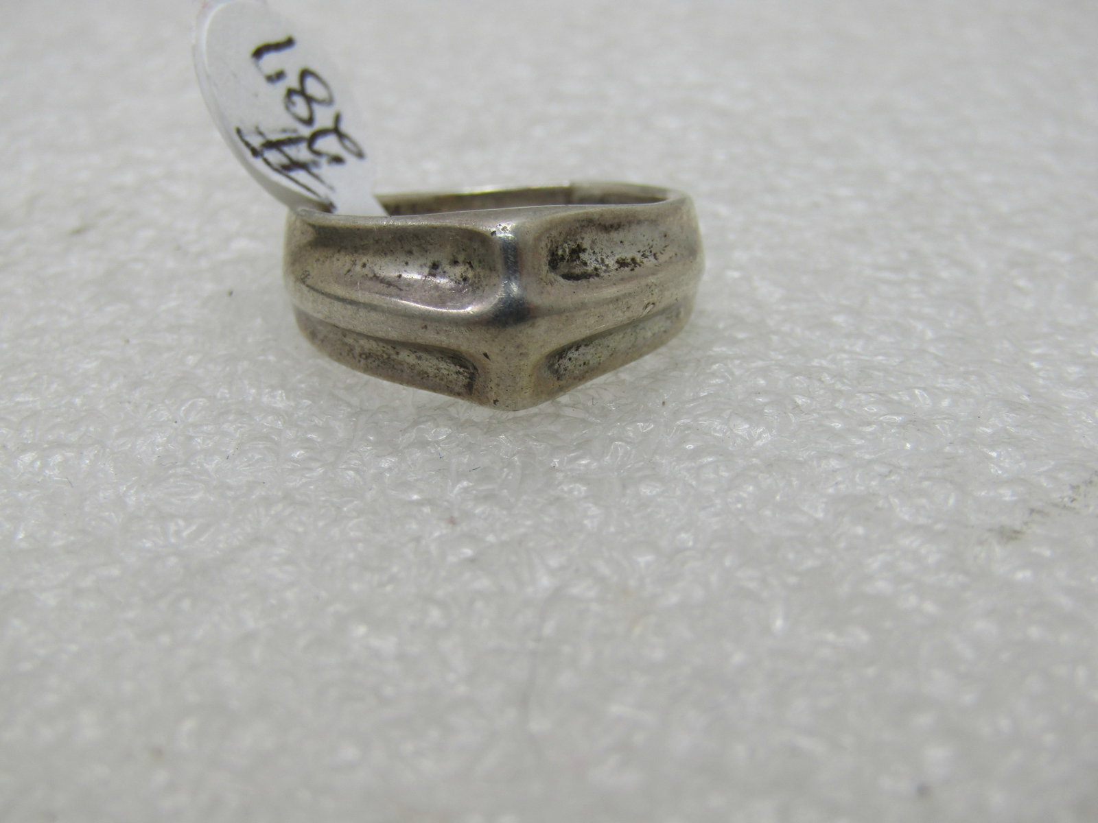 Vintage Sterling Silver Ridged Ring, Sz. 6.5, Domed, Long Cross Design, 8.5mm: Title: Vintage Sterling Silver Ridged Ring, Sz. 6.5, Domed, Long Cross Design, 8.5mm Description: Vintage Sterling Silver Ridged Ring, Sz. 6.5, Domed, Long Cross Design, 8.5mm wide on top and appx.