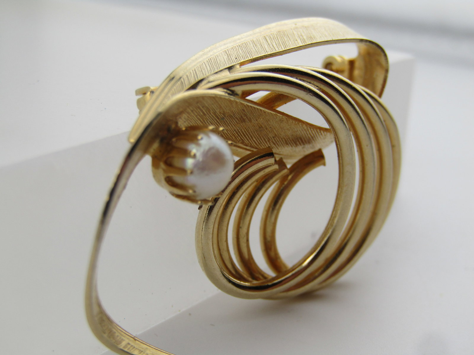 Vintage Gold Tone Coiled Brooch with Pearl, 1960's-1970's - 2