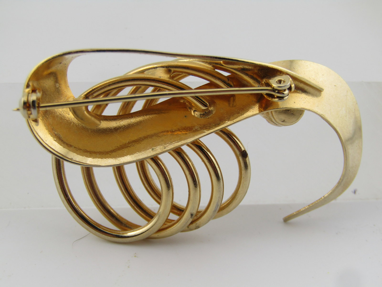 Vintage Gold Tone Coiled Brooch with Pearl, 1960's-1970's - 4