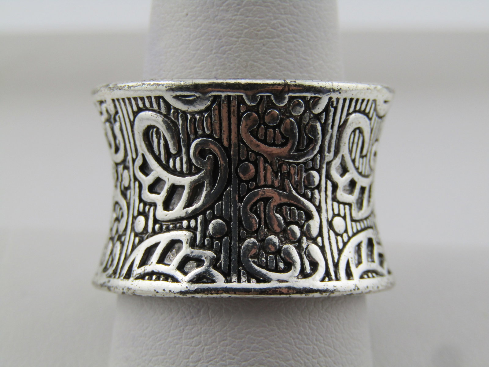 Silver Wide Ring, Leaf Scrolled, Sz. 10, 1990's