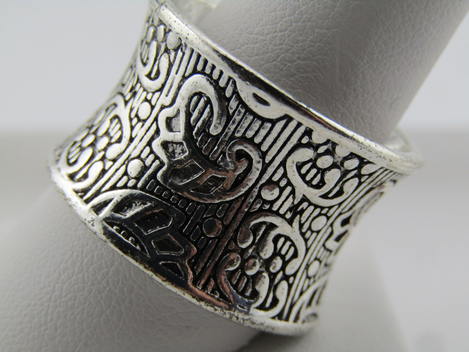 Silver Wide Ring, Leaf Scrolled, Sz. 10, 1990's - 2