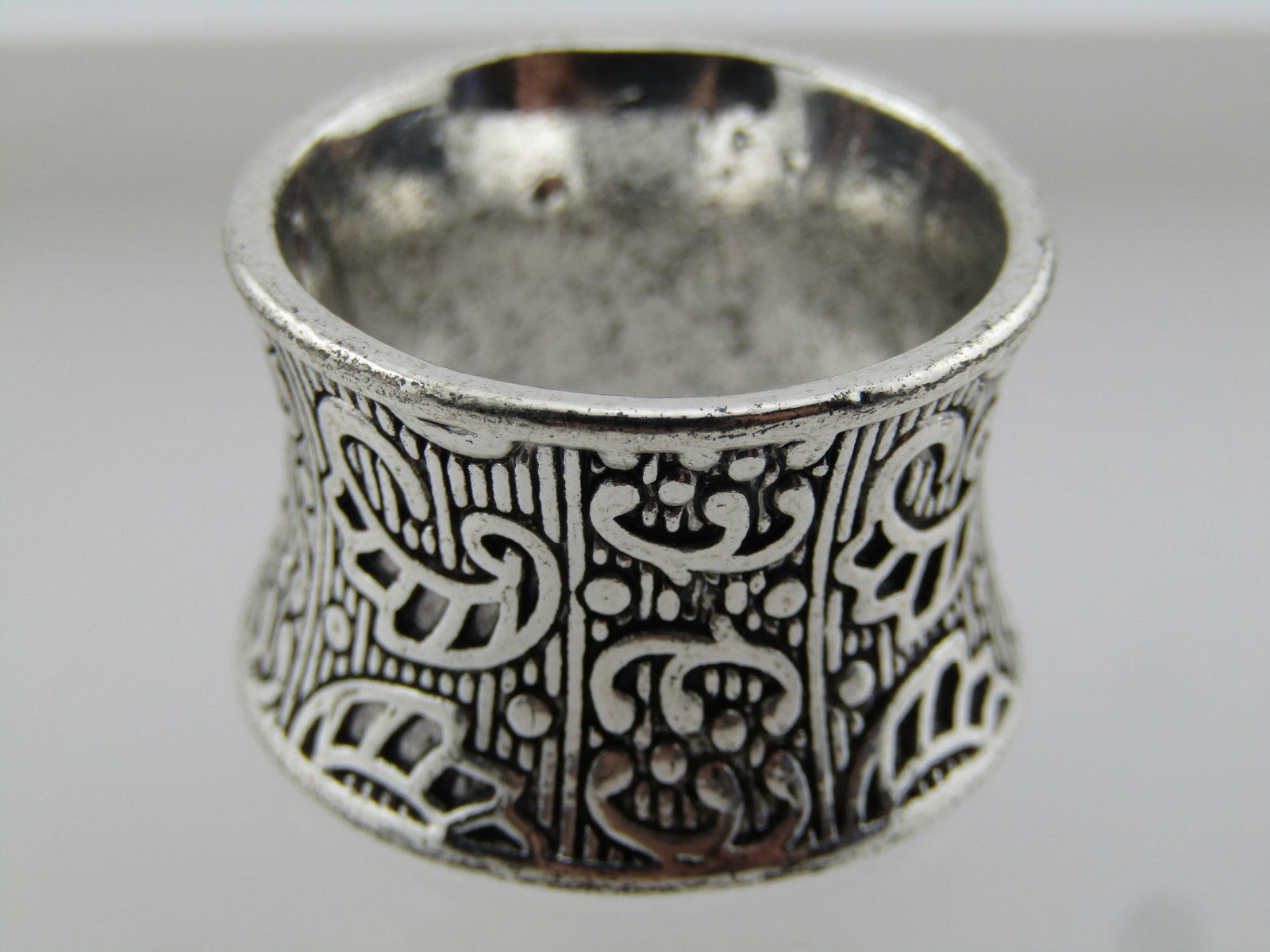 Silver Wide Ring, Leaf Scrolled, Sz. 10, 1990's - 4