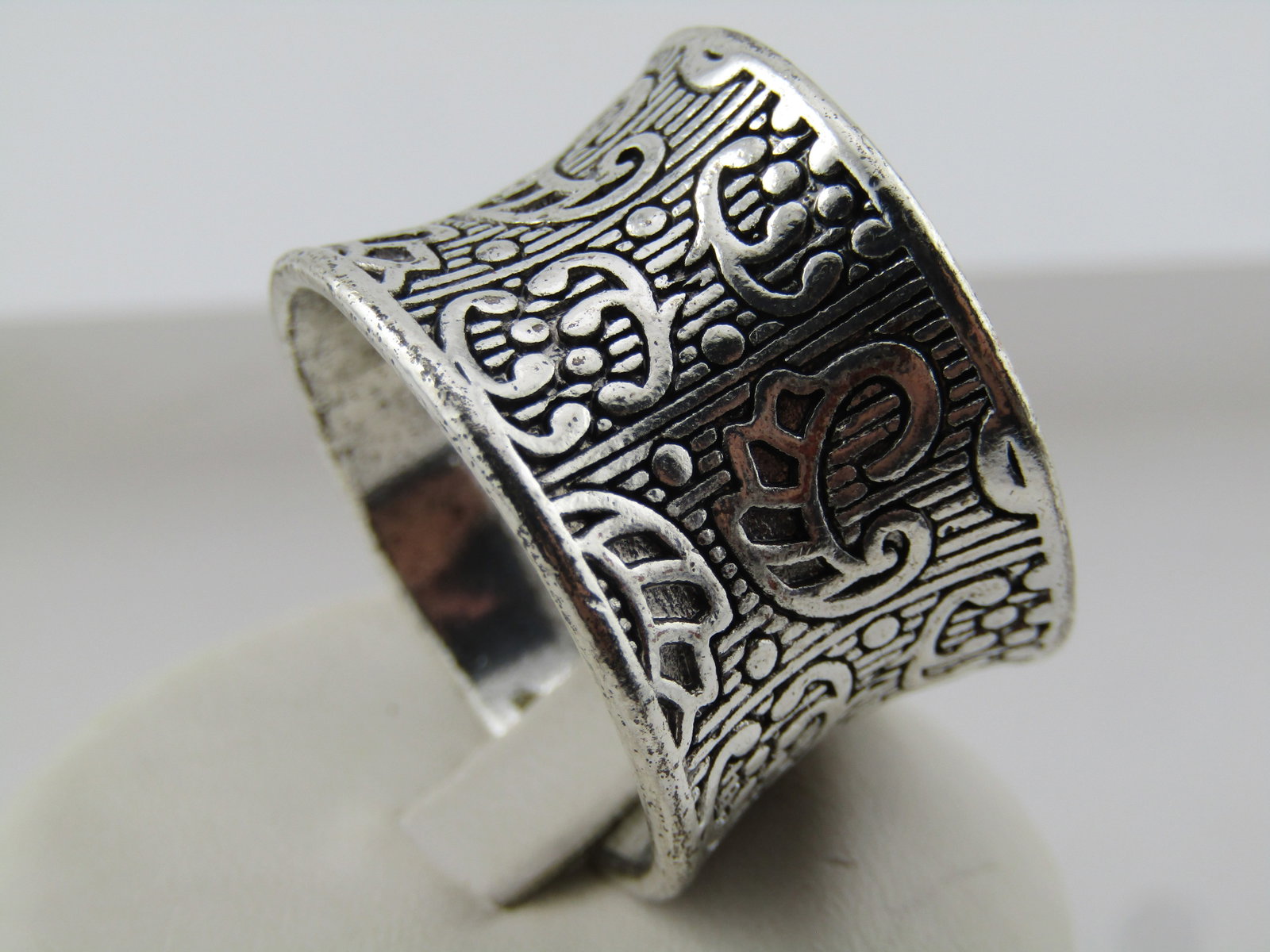 Silver Wide Ring, Leaf Scrolled, Sz. 10, 1990's - 6