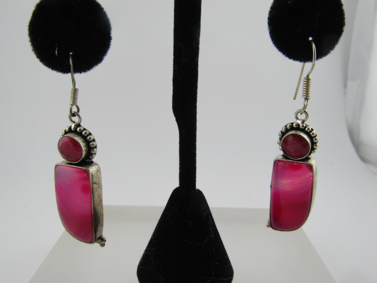 Vintage Silver Tone Pink Stone/Ruby Drop Earrings, Pierced, Boho, 1980's-1990's: Title: Vintage Silver Tone Pink Stone/Ruby Drop Earrings, Pierced, Boho, 1980's-1990's Description: Vintage silver tone lab ruby and pink dyed stone pierced earrings. Boho themed. 1980's-1990's.