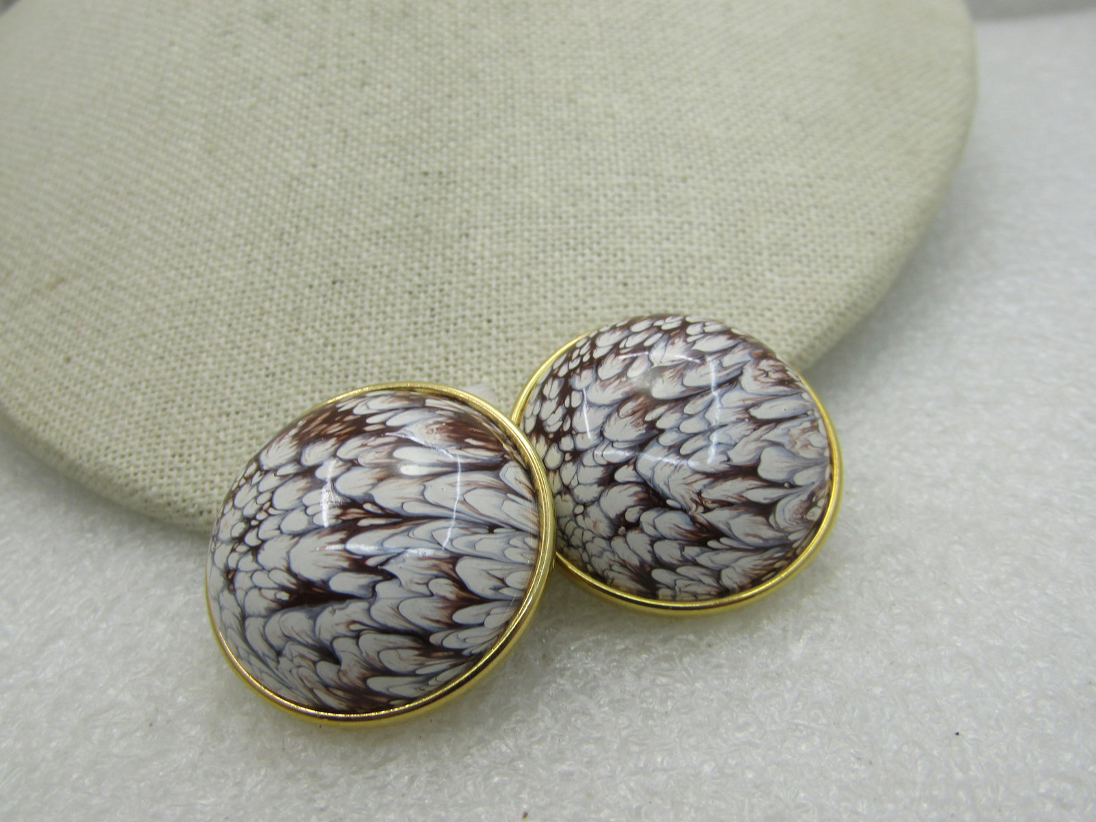 Vintage Brown Mottled Domed Earrings, Clip, Gold Tone. 1980's - 2