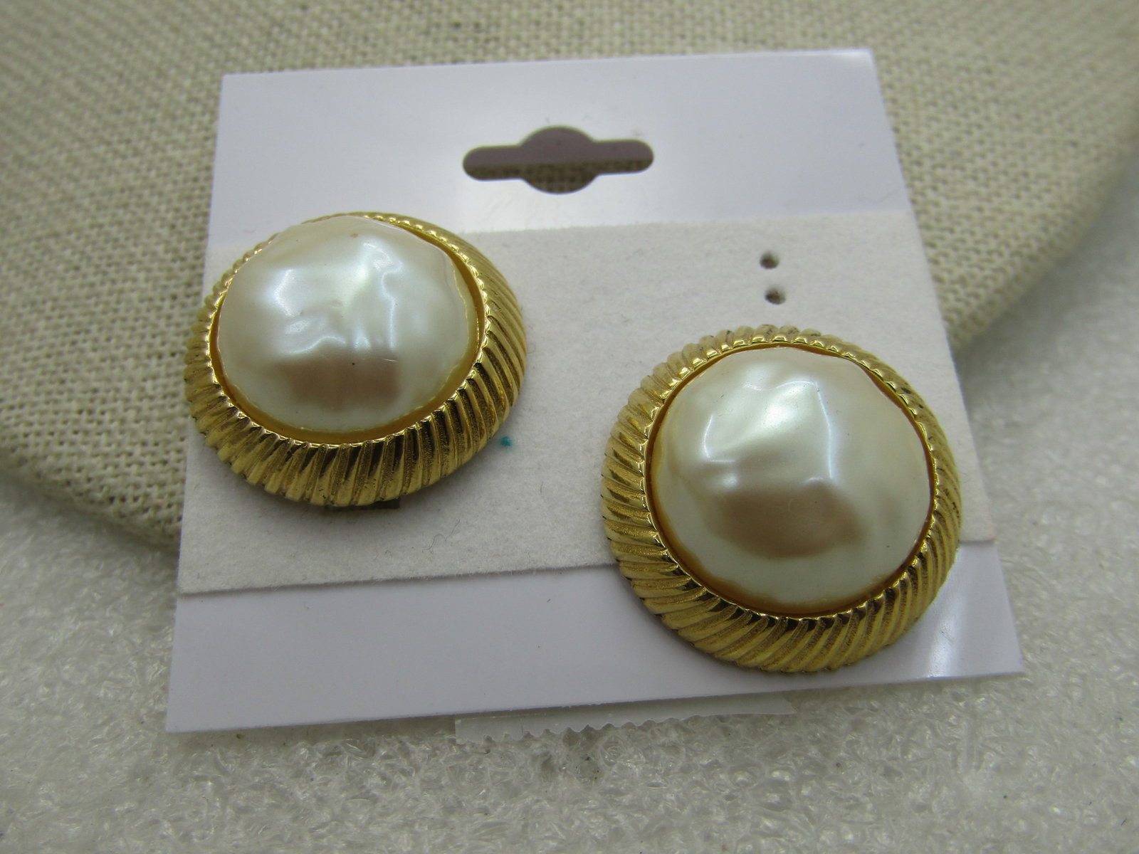 Vintage Faux Baroque Pearl Earrings, Clip, Vintage New-on-Card (1 of 4)