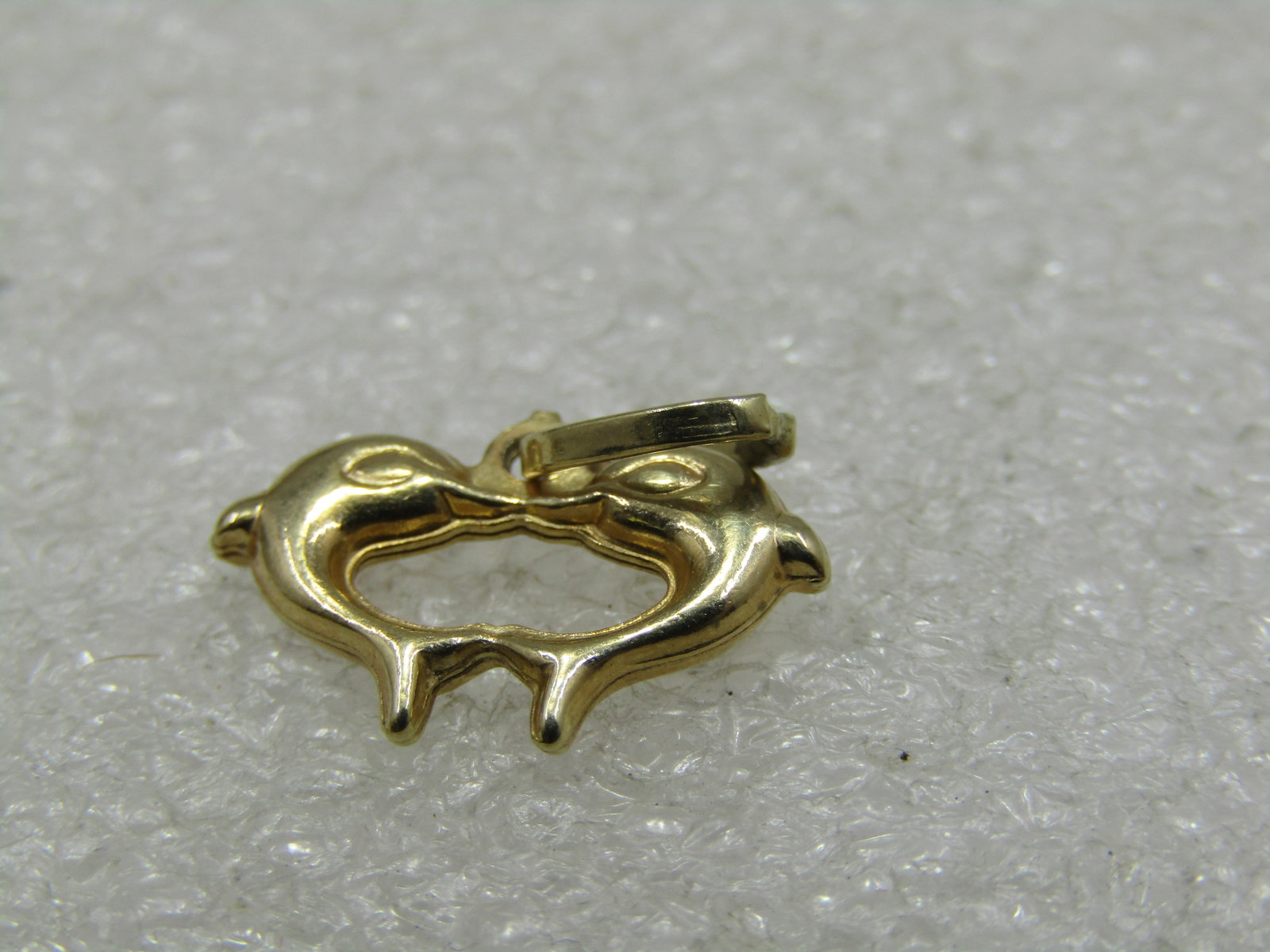 Vintage 14kt Dolphins Heart Charm, 15mm by 10.5mm: Title: Vintage 14kt Dolphins Heart Charm, 15mm by 10.5mm Description: Vintage 14kt Dolphins Heart Charm, 15mm by 10.5mm plus jump ring where it is signed 14kt and Italy. Tested and is 14kt gold and