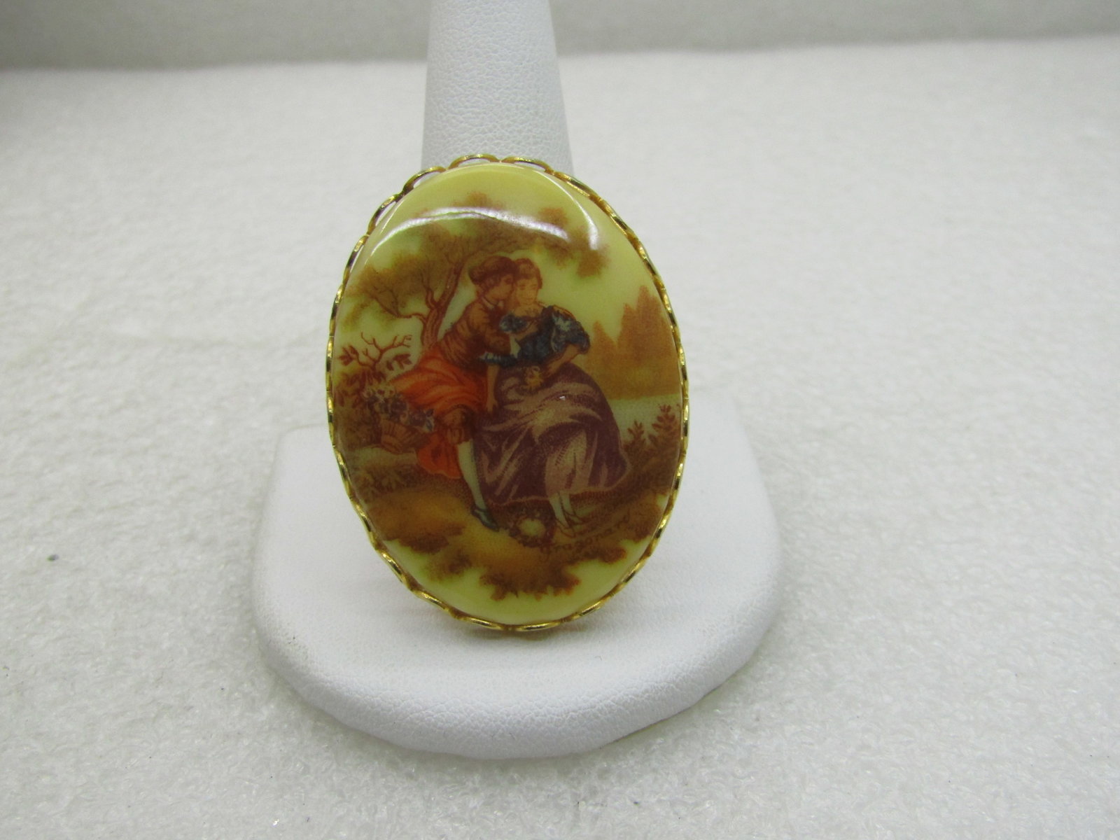 Vintage French Courting Cameo Brooch, 1.5" Tall, 1960's NL: Title: Vintage French Courting Cameo Brooch, 1.5" Tall, 1960's NL Description: Vintage French Courting Cameo Brooch, 1.5" Tall, 11.25" wide, open scalloped bezel-setting. Gold Tone. Not signed by the
