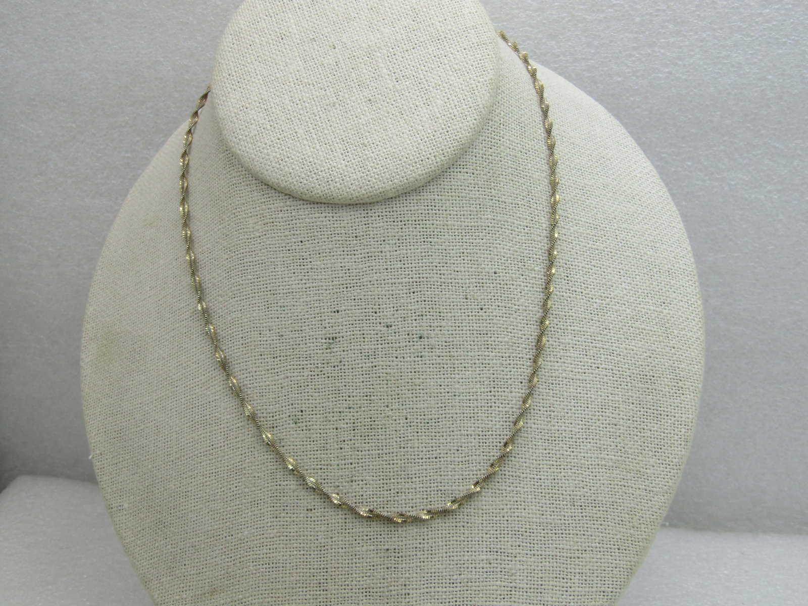 Vintage Sterling Silver Twisted Herringbone Necklac, 16", Goldwashed: Title: Vintage Sterling Silver Twisted Herringbone Necklac, 16", Goldwashed Description: Vintage Sterling Silver Twisted Herringbone Necklac, 16", 3.5mm wide, Gold Over Sterling, Signed IBB and Italy 