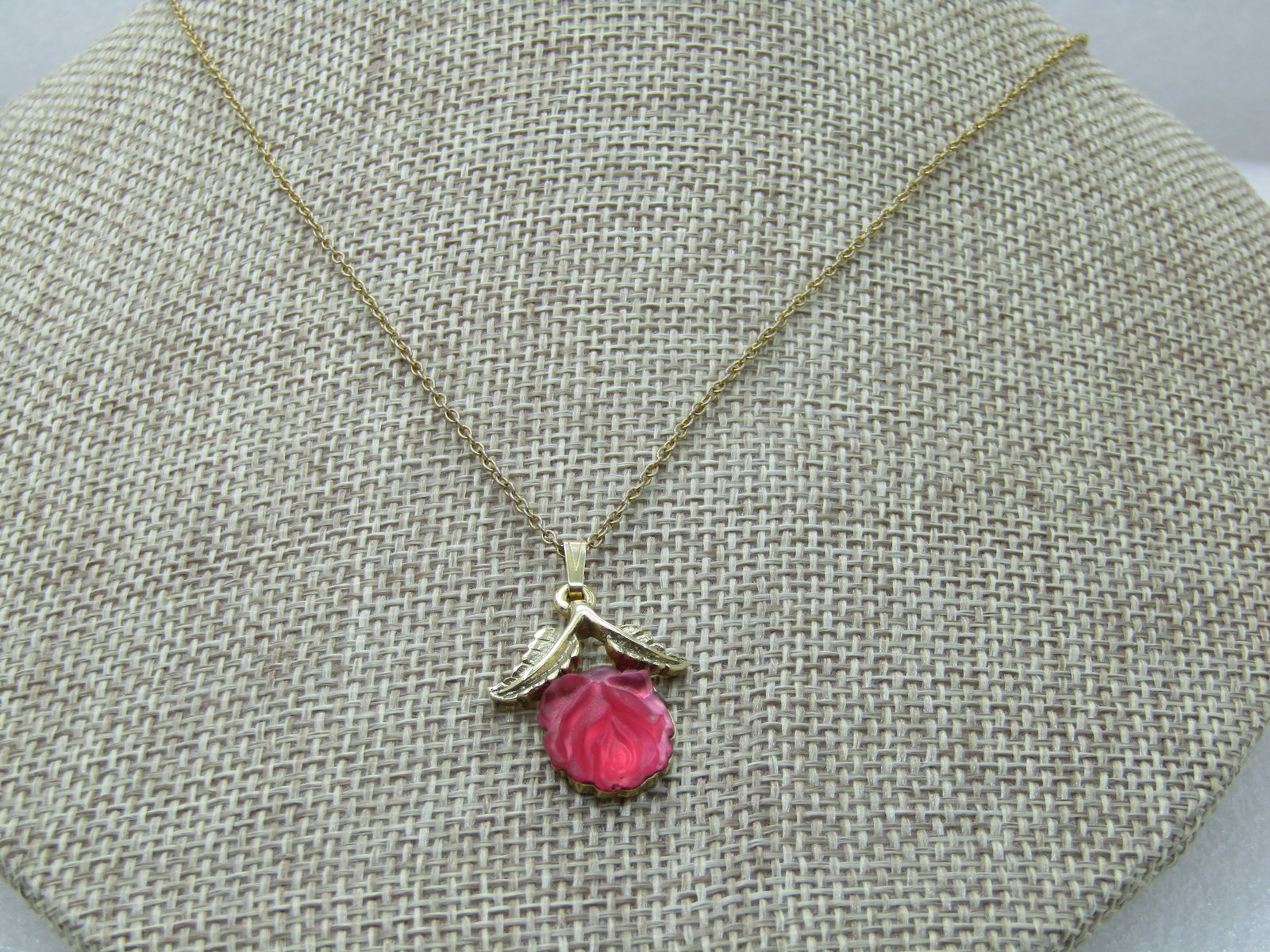 Vintage Molded Rose Pendant Necklace 18", Gold Tone, 1960's NL - 2