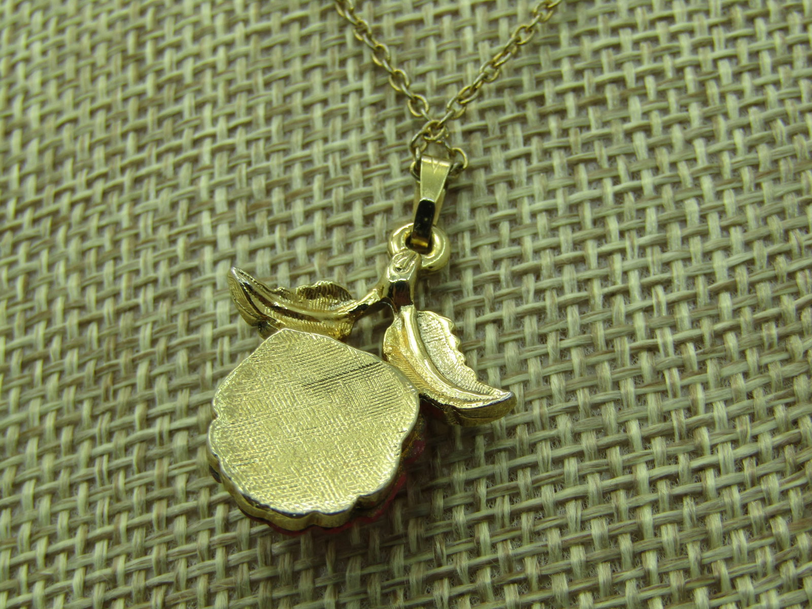 Vintage Molded Rose Pendant Necklace 18", Gold Tone, 1960's NL - 4