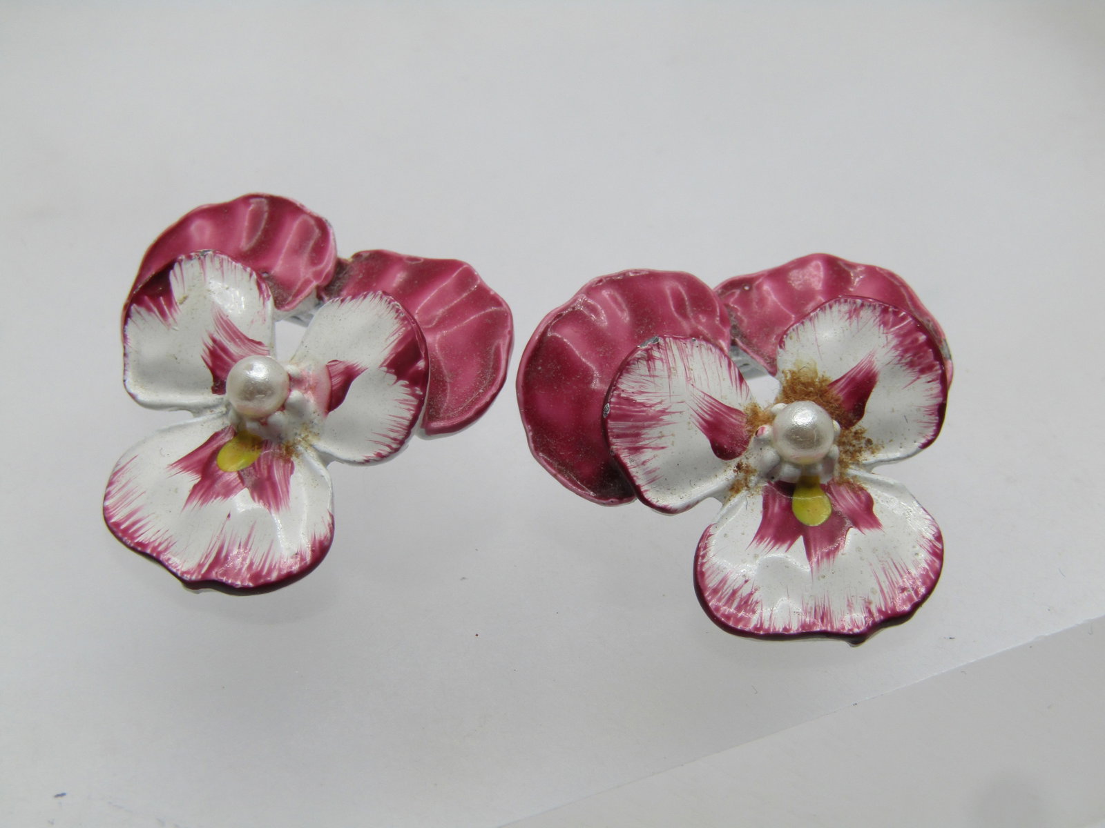 Vintage Pair Enameled Pansy Brooches, Faux Pearl, Signed Gerry's, 1950's-1960's (1 of 4)