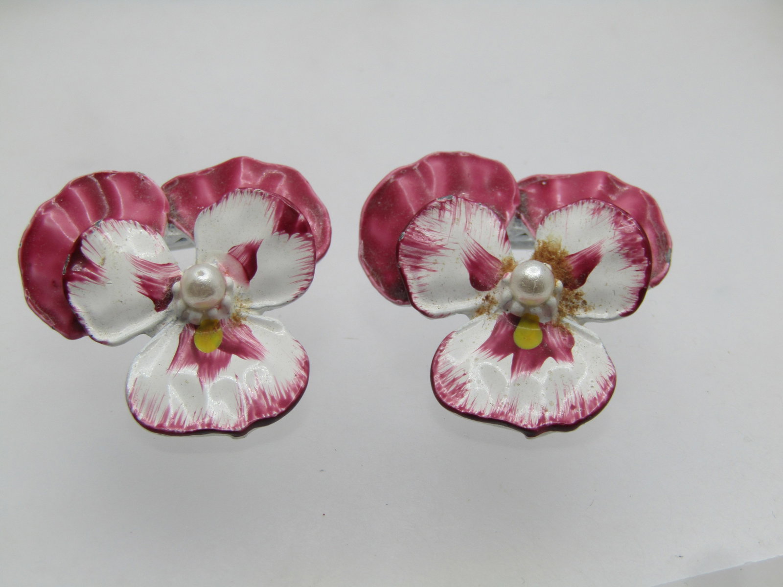 Vintage Pair Enameled Pansy Brooches, Faux Pearl, Signed Gerry's, 1950's-1960's - 2