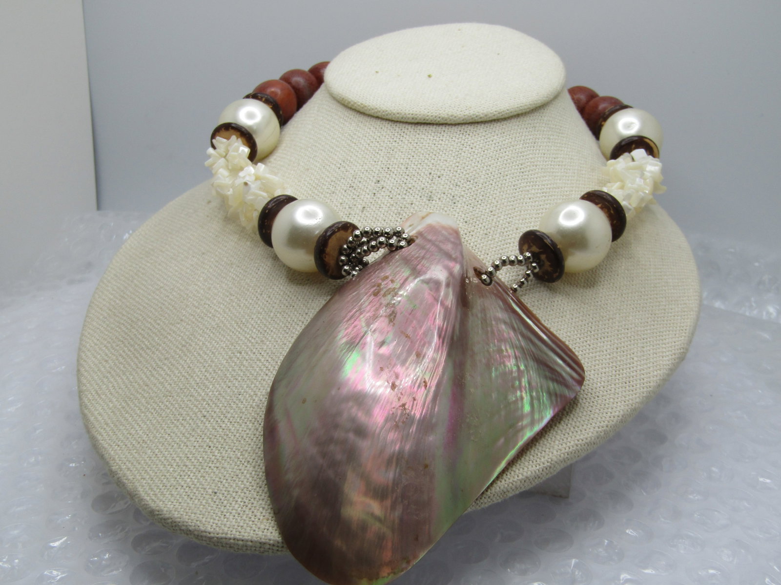 Vintage Large Shell Pendant Beaded Necklace, 20", 1980's - 3