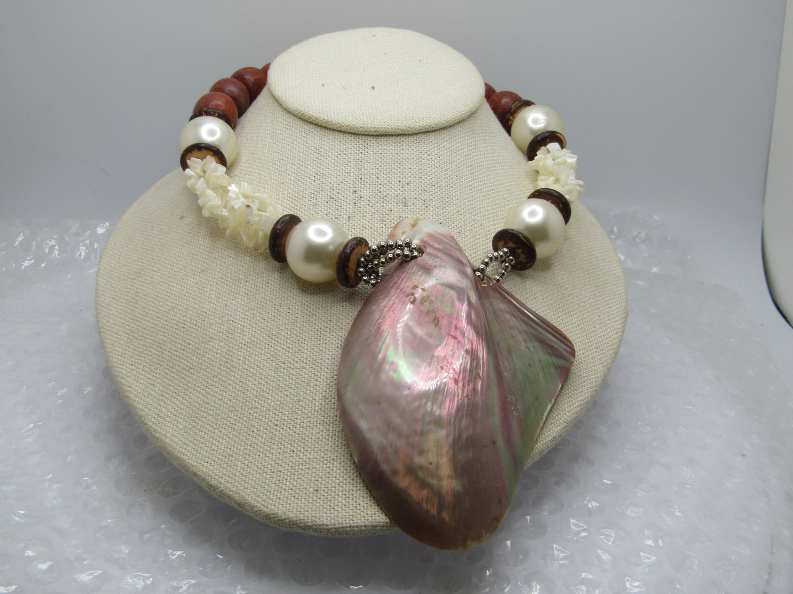 Vintage Large Shell Pendant Beaded Necklace, 20", 1980's - 4