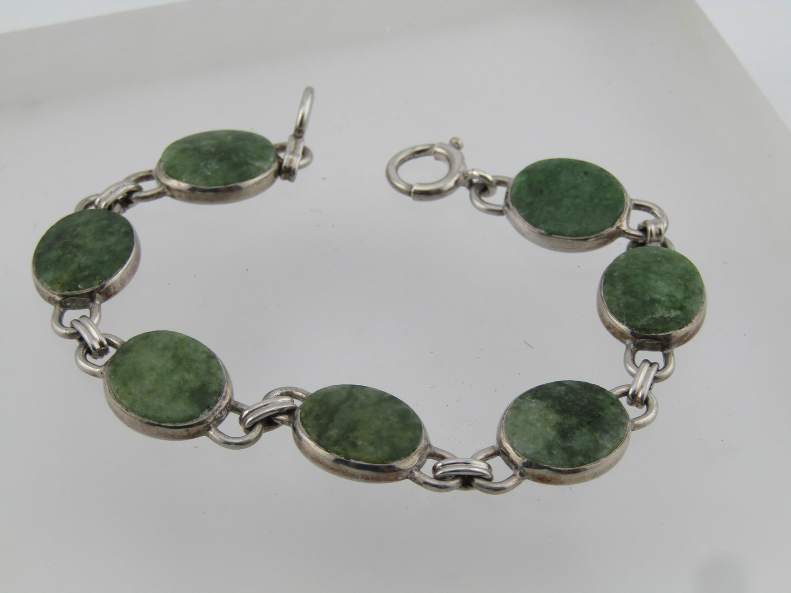 Vintage Sterling Green Agate Bracelet, Signed WRE, 6.75", 1960's: Title: Vintage Sterling Green Agate Bracelet, Signed WRE, 6.75", 1960's Description: Vintage Sterling Green Agate Bracelet, Signed WRE, 6.75", 1960's. The links have an appx. 12mm by 10mm oval green