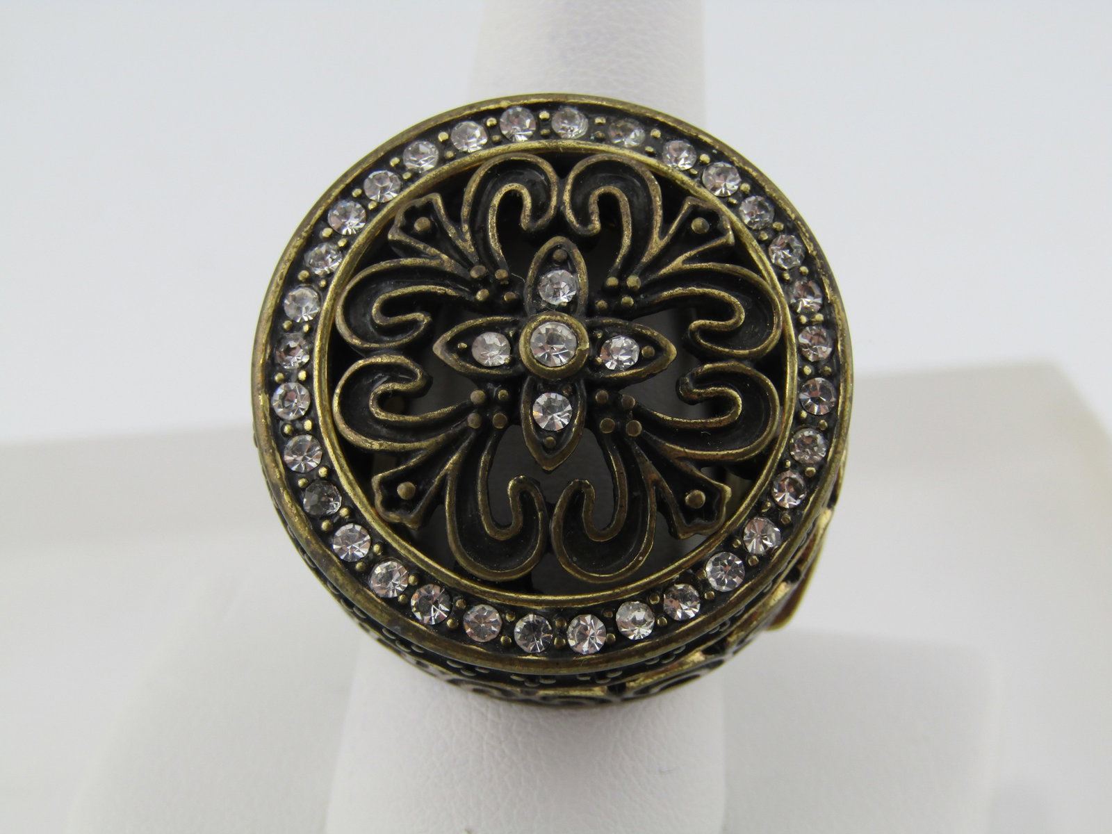 Vintage Brassy Rhinestone Ring, Stretch Band, 1980's, Sz 6+: Title: Vintage Brassy Rhinestone Ring, Stretch Band, 1980's, Sz 6+ Description: Vintage Brassy Rhinestone Ring, Stretch Band, 1980's, Sz 6+. Brassy metal with scrolled top and a frame of clear