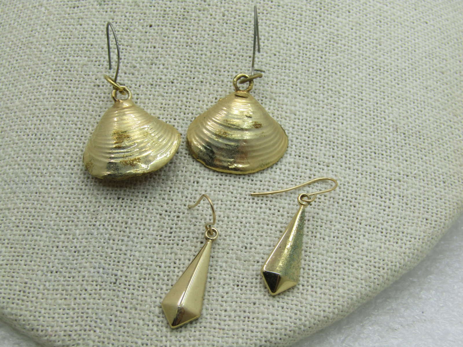 2 Pr Vintage Pierced Earrings, Shells and Dangles, Gold Tone (1 of 4)